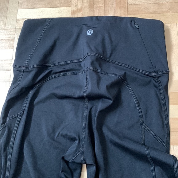 LULULEMON LEGGINGS SIZE 4 NULUX FABRIC WTH DESIGN EXCELLENT CONDITION - Picture 2 of 5